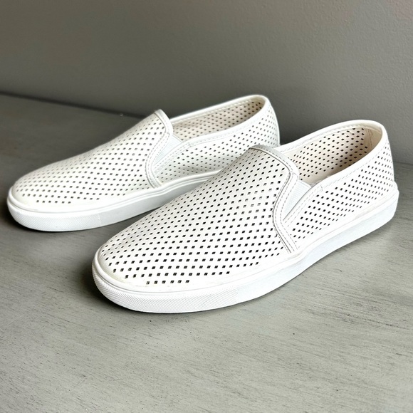 Time & Tru Women NEW White Slip-Ons Sneaker 7.5 Memory Foam Perforated Classic - Picture 1 of 12